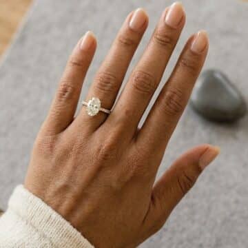 Anillo Solitario Oro 18k y Diamante Lab Grown Oval 1ct D-VVS2 - Imagen 3