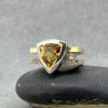 Anillo Moderno de Plata con Diamantes