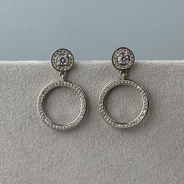 Pendientes para novia de estilo clásico.