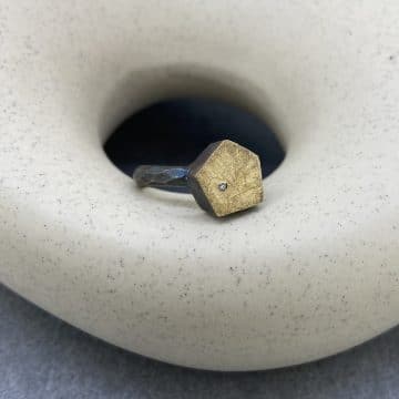 anillo moderno para mujer de plata, oro y diamante