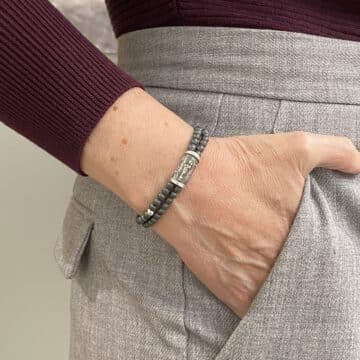 Pulsera Virgen del Pilar con Hematite Mate – Energía y Estabilidad - Imagen 5
