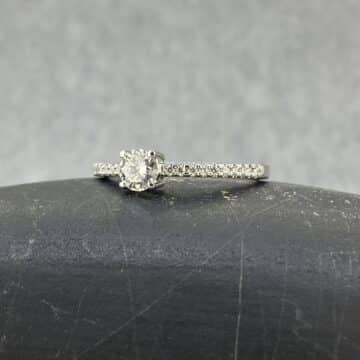 Seguro que aciertas con este anillo espectacular hecho de manera artesanal.