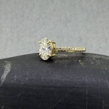 Anillo Solitario Oro 18k y Diamante Lab Grown Oval 1ct D-VVS2 - Imagen 2