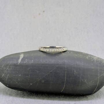 Media alianza de diamantes con engaste en garras 0,15 cts - Imagen 3