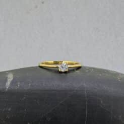 Anillo Solitario Venus en Oro Amarillo 18K – Diamante Natural 0.20 ct (FVS)