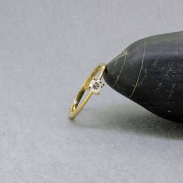 Anillo Solitario Venus en Oro Amarillo 18K – Diamante Natural 0.20 ct (FVS) - Imagen 2