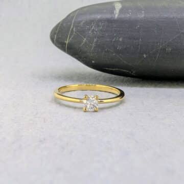 Anillo Solitario Venus en Oro Amarillo 18K – Diamante Natural 0.20 ct (FVS) - Imagen 3