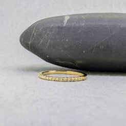 Media Alianza en Oro Amarillo 18K con 15 Diamantes (0.06 ct) – Calidad FVS